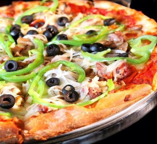Order Aliacci Deluxe Pizza food online from Aliacci Pizza & Pasta store, Lakewood on bringmethat.com