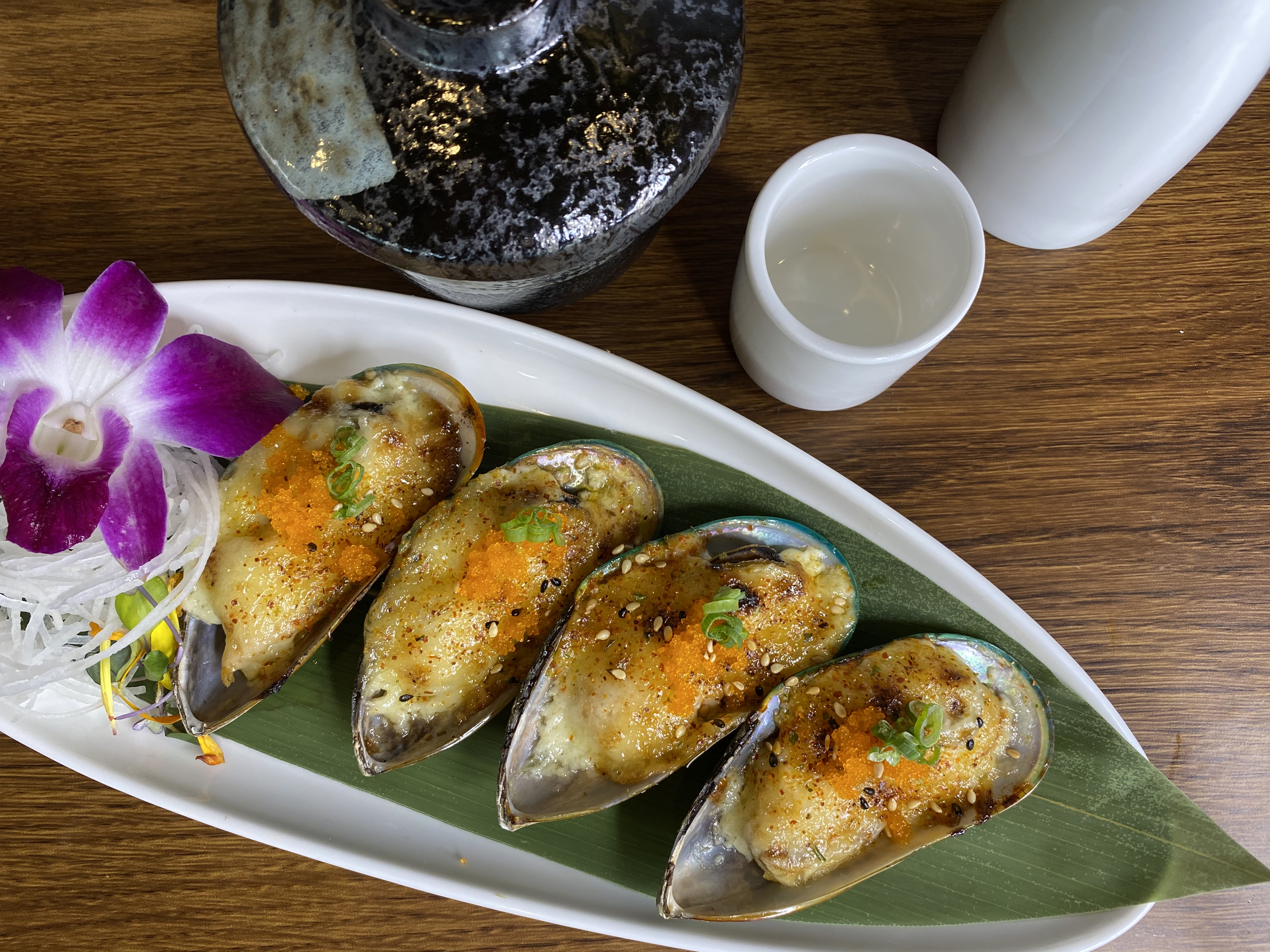 Order Baked Green Mussels food online from Kome Sushi And Fusion Restaurant store, Garden Grove on bringmethat.com