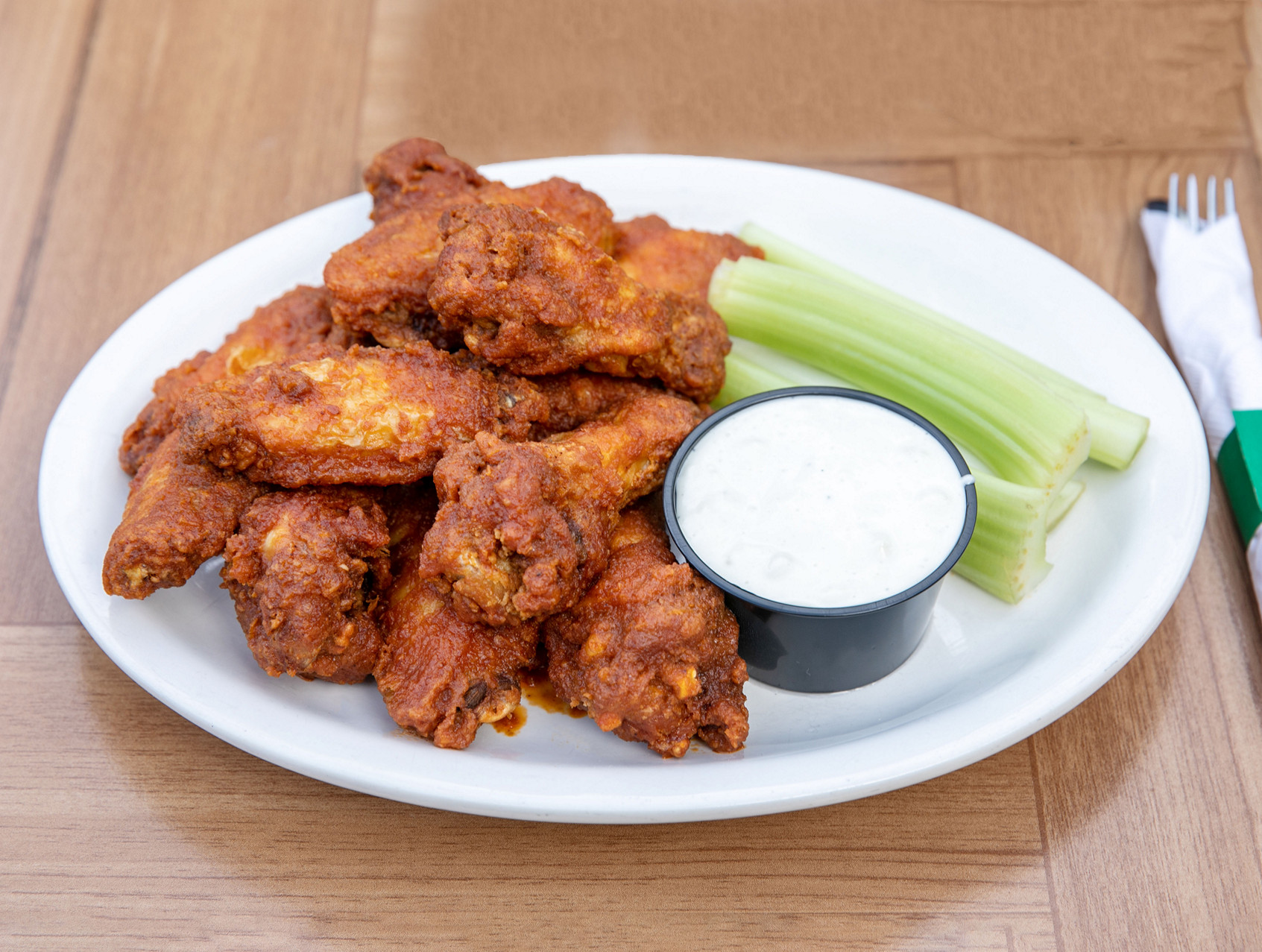 Order Jumbo Wings food online from Lucky's Grille store, Hilliard on bringmethat.com