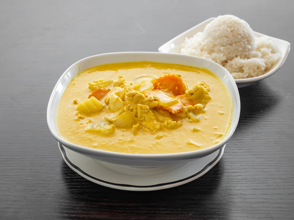 Order Yellow Curry food online from My Thai Restaurant store, La Habra on bringmethat.com