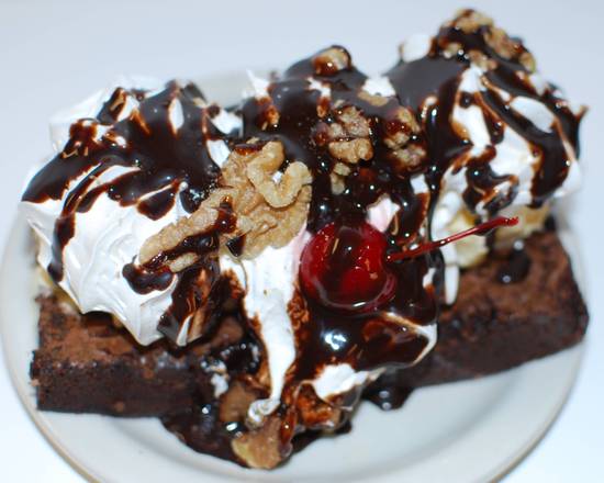 Order Brownie a la Mode food online from Poor Richard's Restaurant store, Gainesville on bringmethat.com