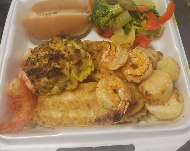 Order 21. Broiled Ultimate Platter food online from Cameron seafood store, Rockville on bringmethat.com