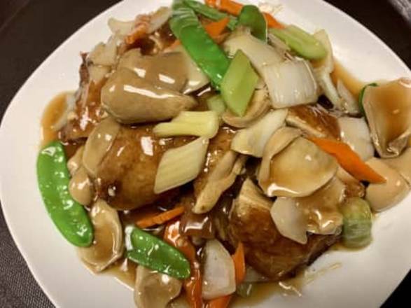 Order 屈鸡 Pot Roast Chicken food online from Golden Eagle Chinese store, Honolulu on bringmethat.com