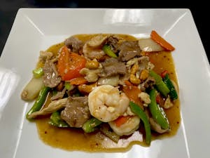 Order Cashew Stir Fry food online from Lanna Thai Restaurant store, Lenexa on bringmethat.com