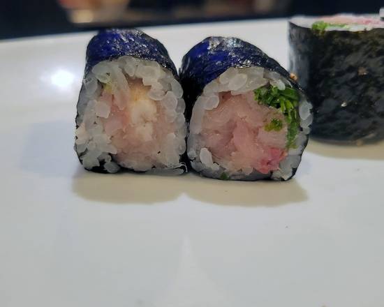 Order Yellowtail Scallion Roll. food online from Honshu Sushi & Noodles Lounge store, Jersey City on bringmethat.com