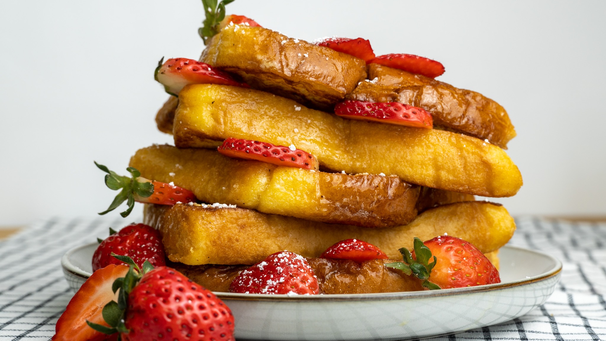 Order Strawberry French Toast food online from French Toast Cafe store, Los Angeles on bringmethat.com