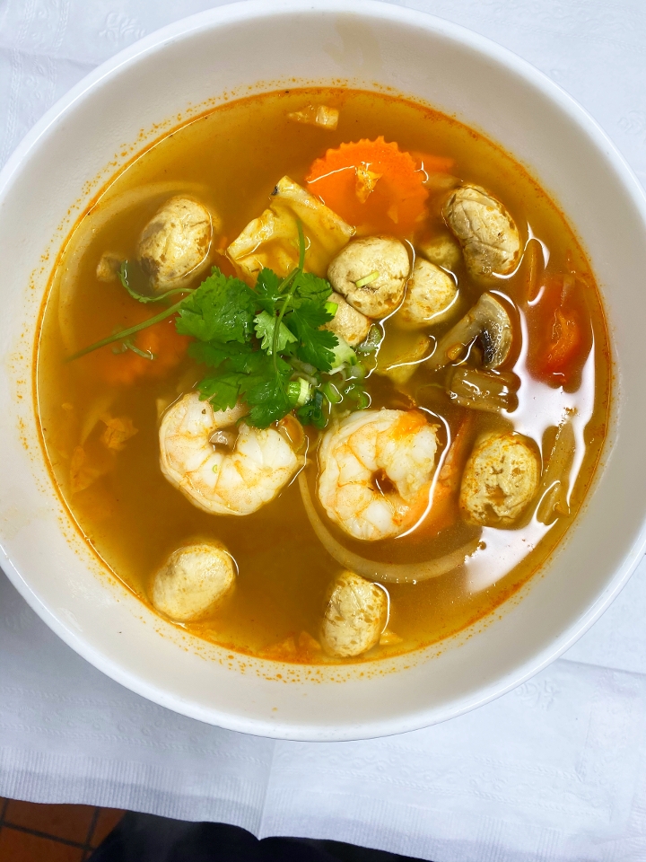 Order Tom Yum Soup food online from Chada Thai Cuisine store, San Ramon on bringmethat.com