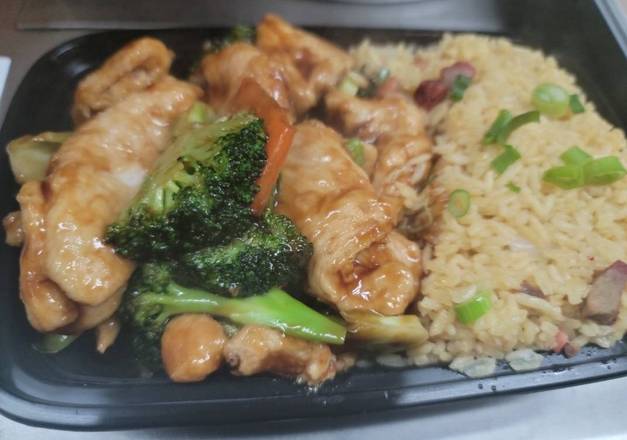 Order C13. Chicken with Broccoli -芥兰鸡C套 food online from Mr. Wonton store, Egg Harbor Township on bringmethat.com