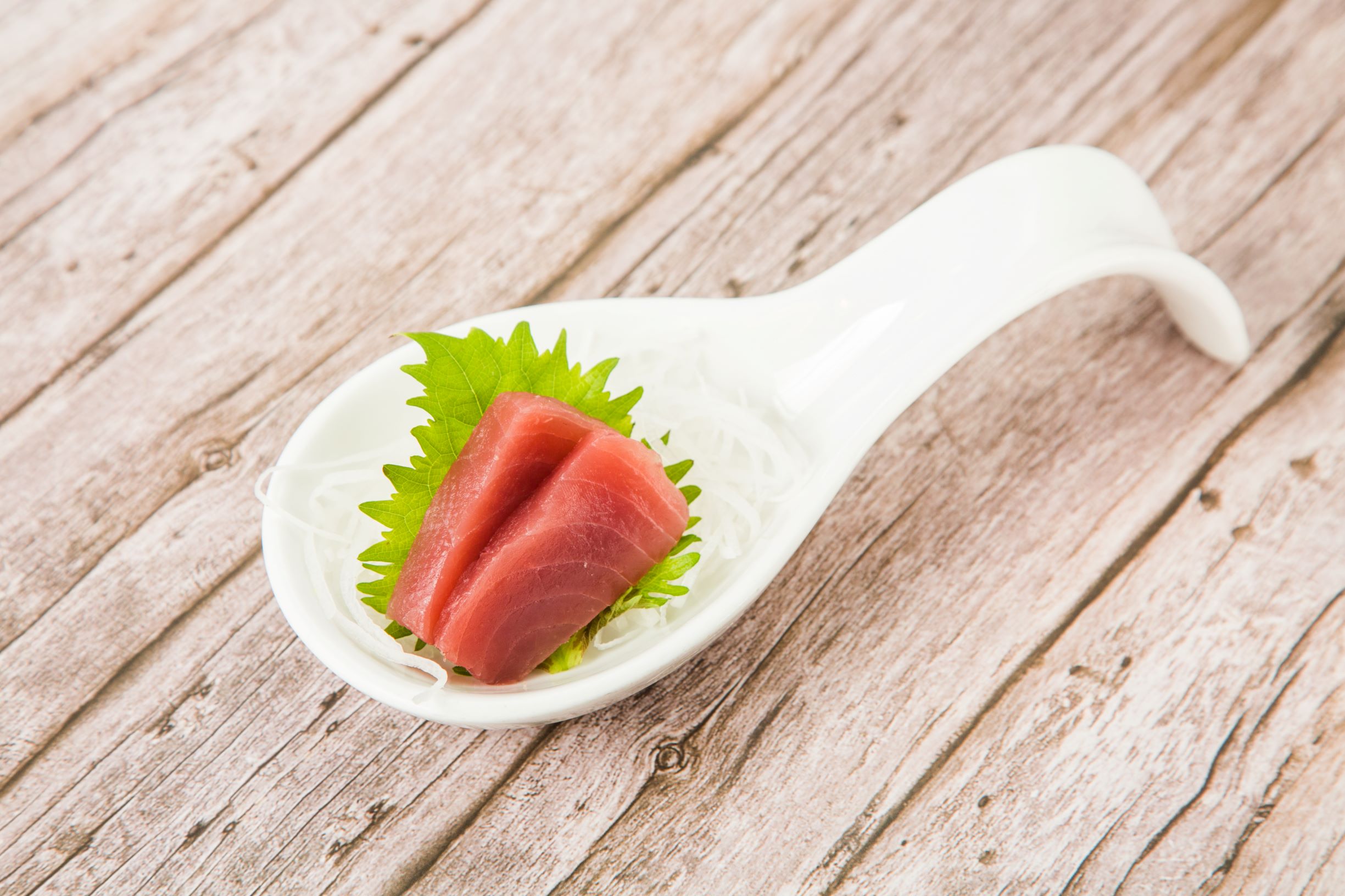 Order Tuna/Maguro  food online from Sushi para japanese restaurant store, New York on bringmethat.com