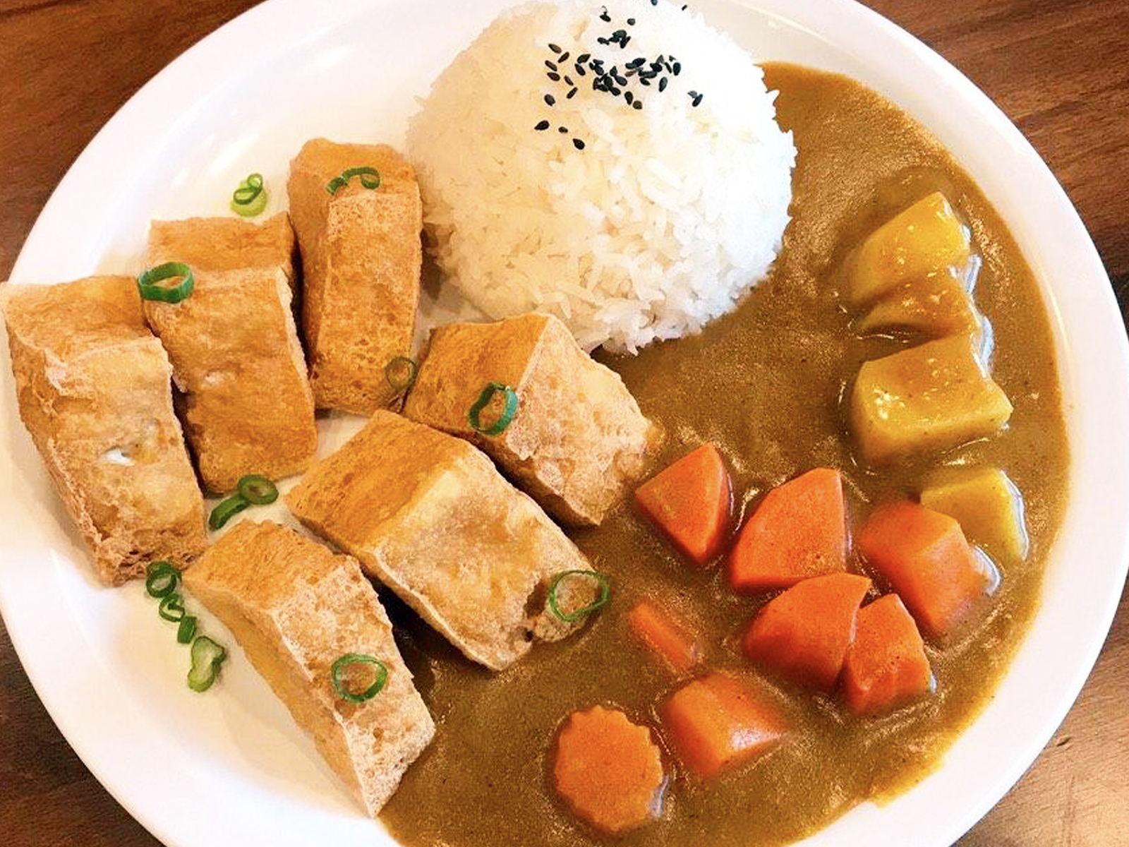 Order R16. Tofu Curry Rice - Vegetarian food online from Mojo Ramen store, Brookline on bringmethat.com