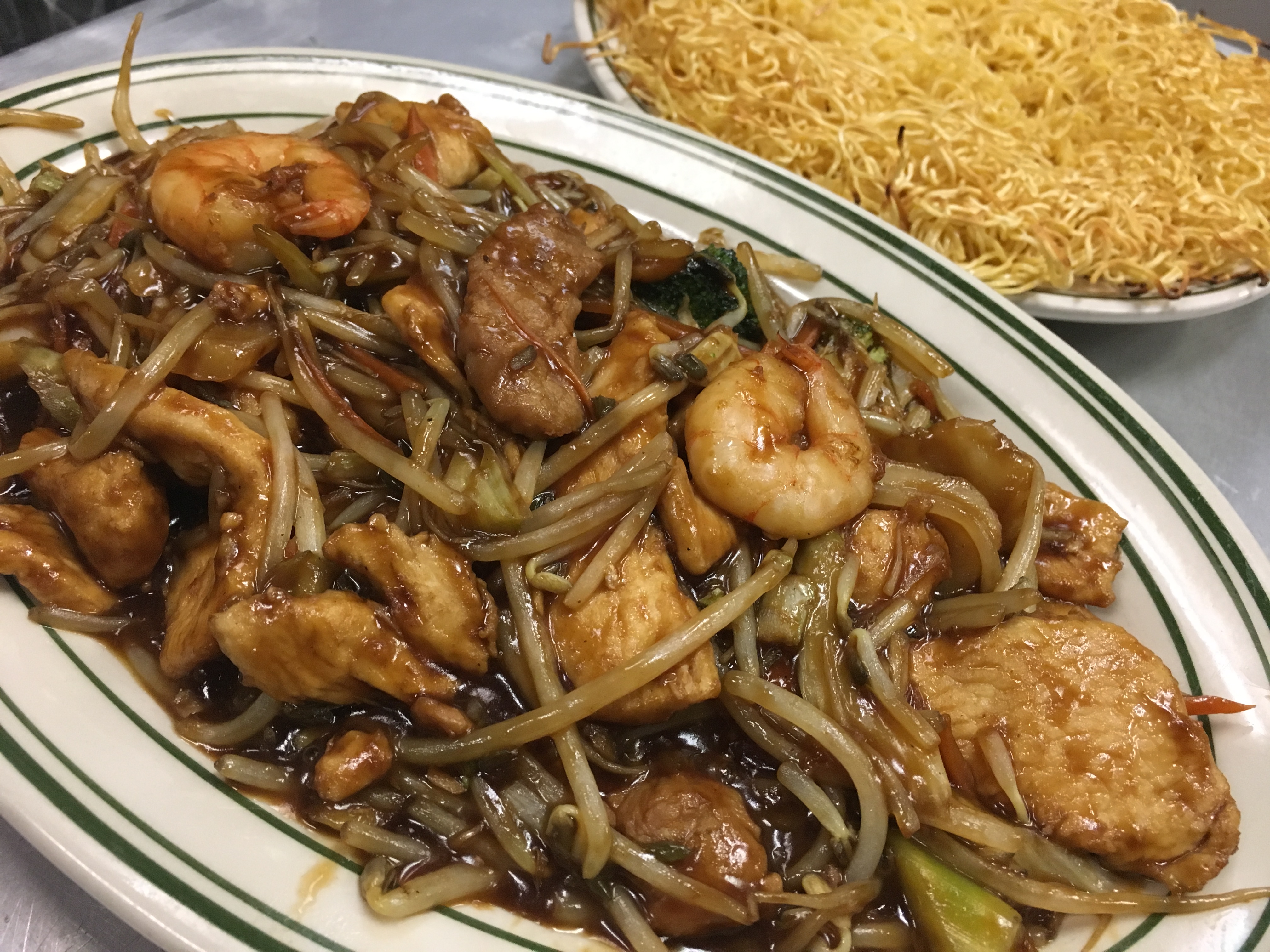 Order T6. Combination Cantonese Style Chow Mein food online from Chen's House store, Oak Lawn on bringmethat.com
