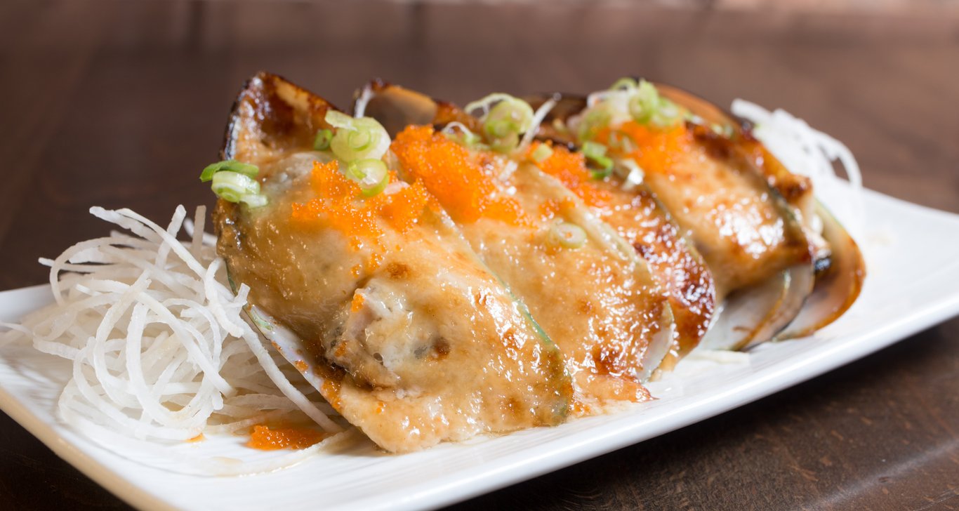 Order Baked Green Mussels food online from Oyshi Sushi store, Las Vegas on bringmethat.com