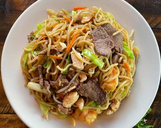 Order House Special Stir-fried Noodle (雜錦炒麵)
 food online from Chili Rush store, Mesa on bringmethat.com