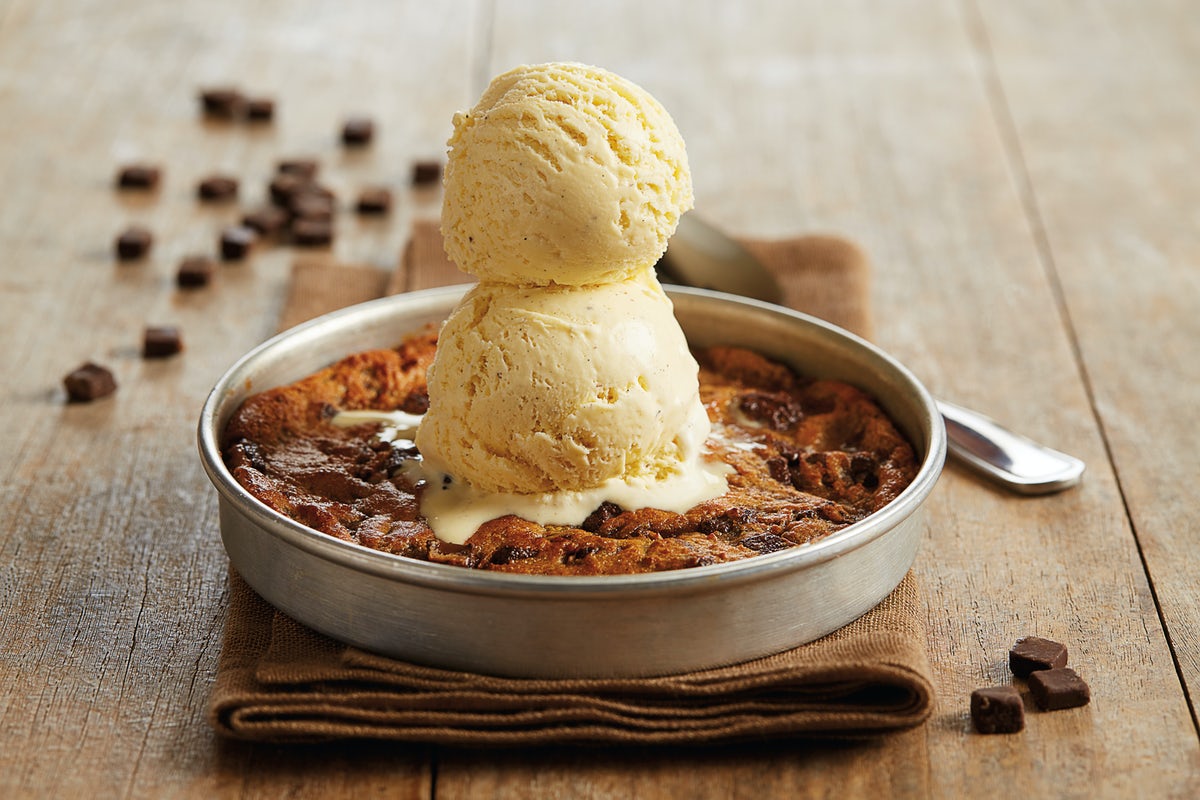 Order Chocolate Chunk Pizookie® food online from Bj Restaurant & Brewhouse store, Columbus on bringmethat.com