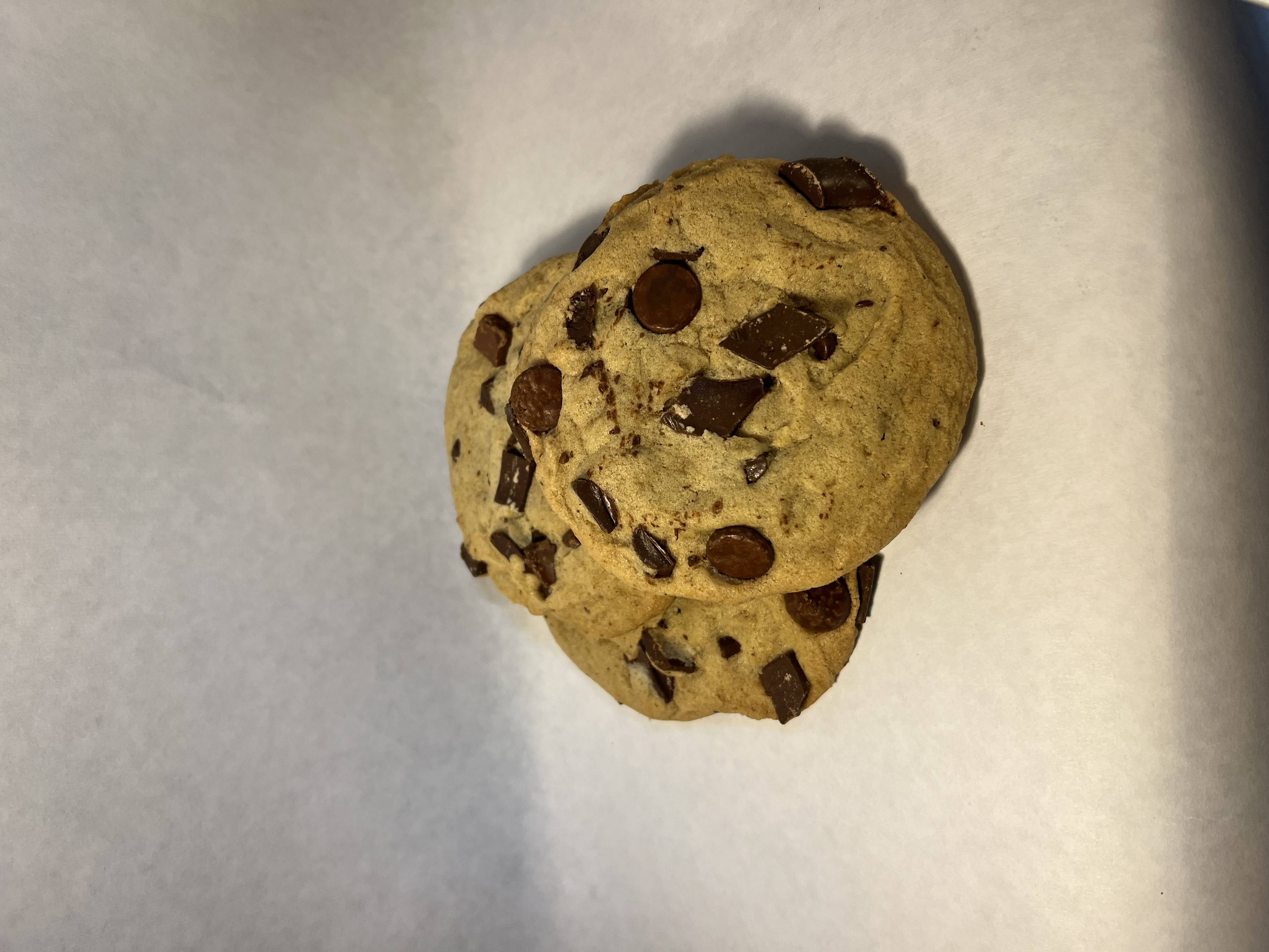 Order Fresh Baked Chocolate Chip Cookie food online from Mike’s gourmet deli & bagels store, Levittown on bringmethat.com