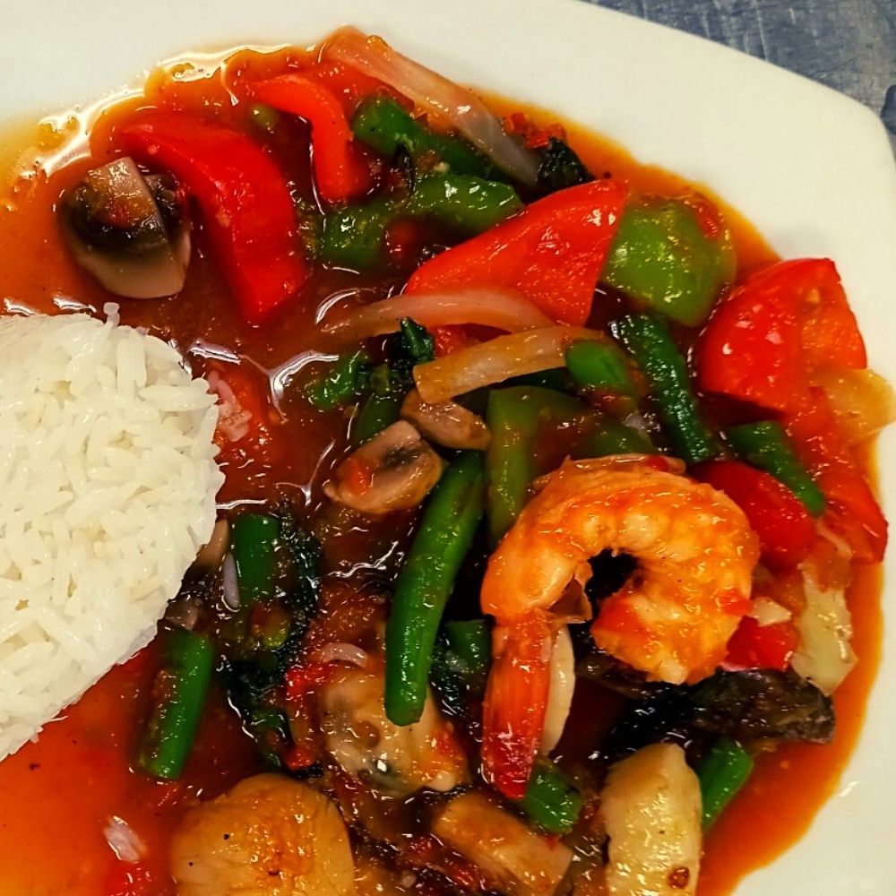 Order L-15. Basil Seafood Lunch Special food online from Ploy Thai Cuisine store, The Woodlands on bringmethat.com