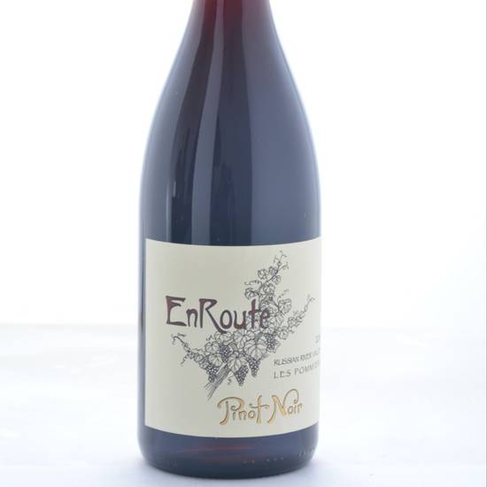 Order EnRoute Pinot Noir 2017 food online from Liquor Wine & Beer World store, Santa Monica on bringmethat.com
