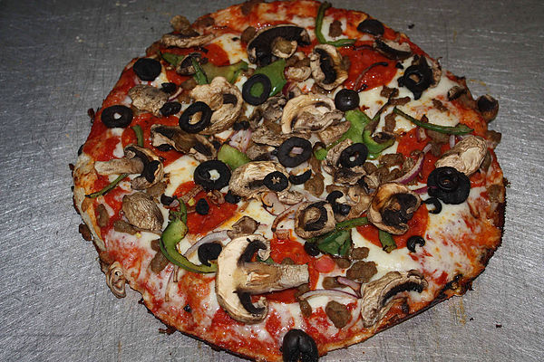 Order Supreme Specialty Pizza food online from Dave Pizza Buffet store, New Baltimore on bringmethat.com