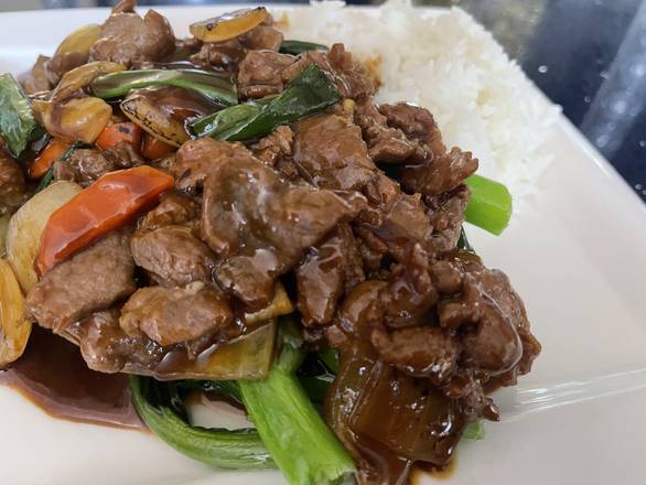 Order 5. Beef Brisket with Vegetable Rice 時菜牛腩飯 food online from E Plus Cafe store, South San Francisco on bringmethat.com