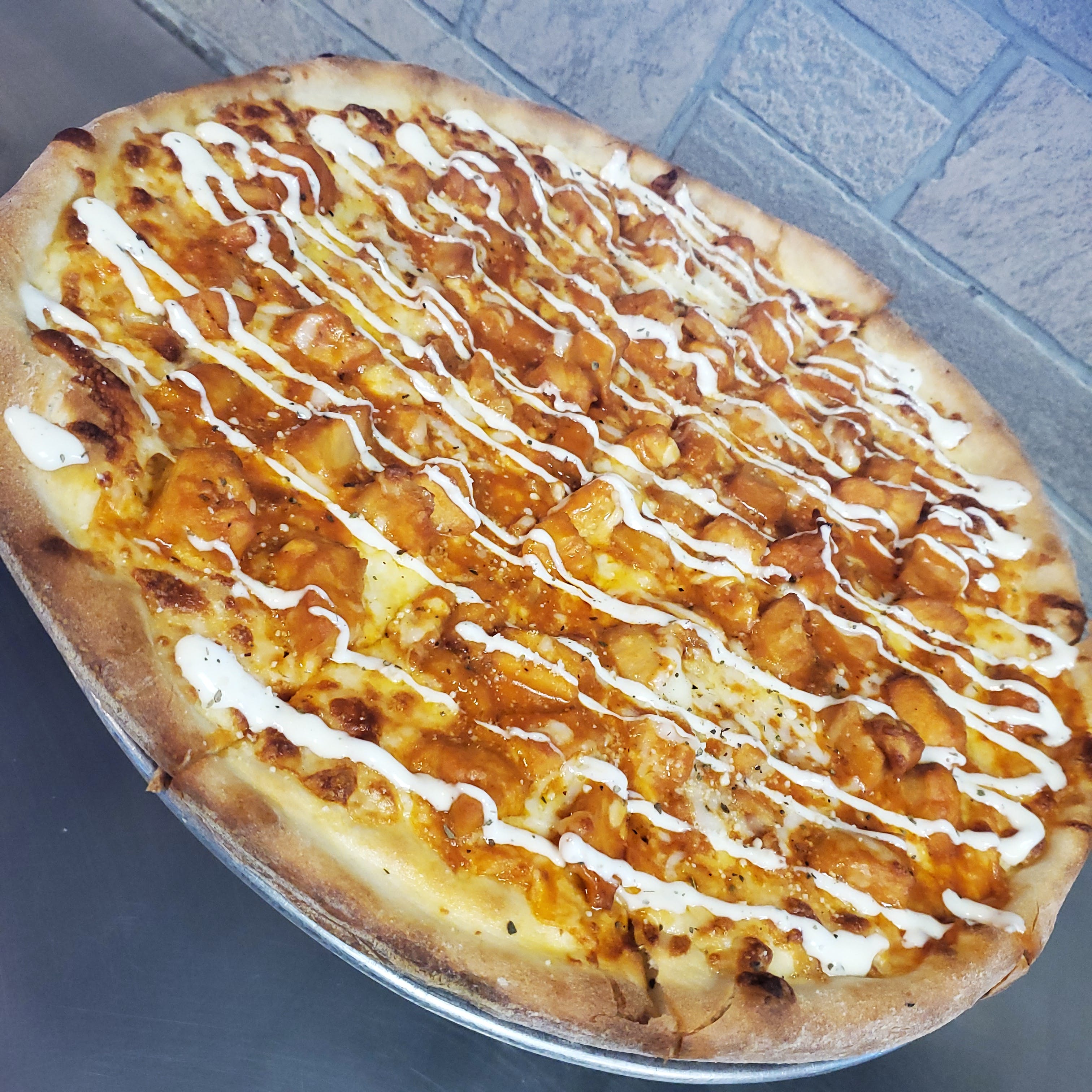 Order Buffalo Chicken Pizza - Medium 15'' (6 Slices) food online from Taste of Italy Pizza and Pasta store, Goodyear on bringmethat.com