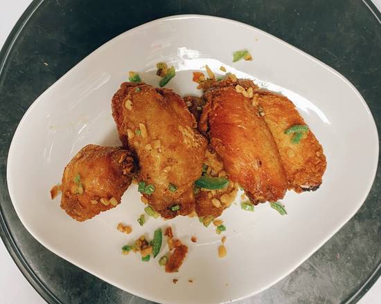 Order Salt & pepper Fried Chicken Wing(6 pieces) 椒鹽雞翼 food online from B&W Kitchen store, San Francisco on bringmethat.com