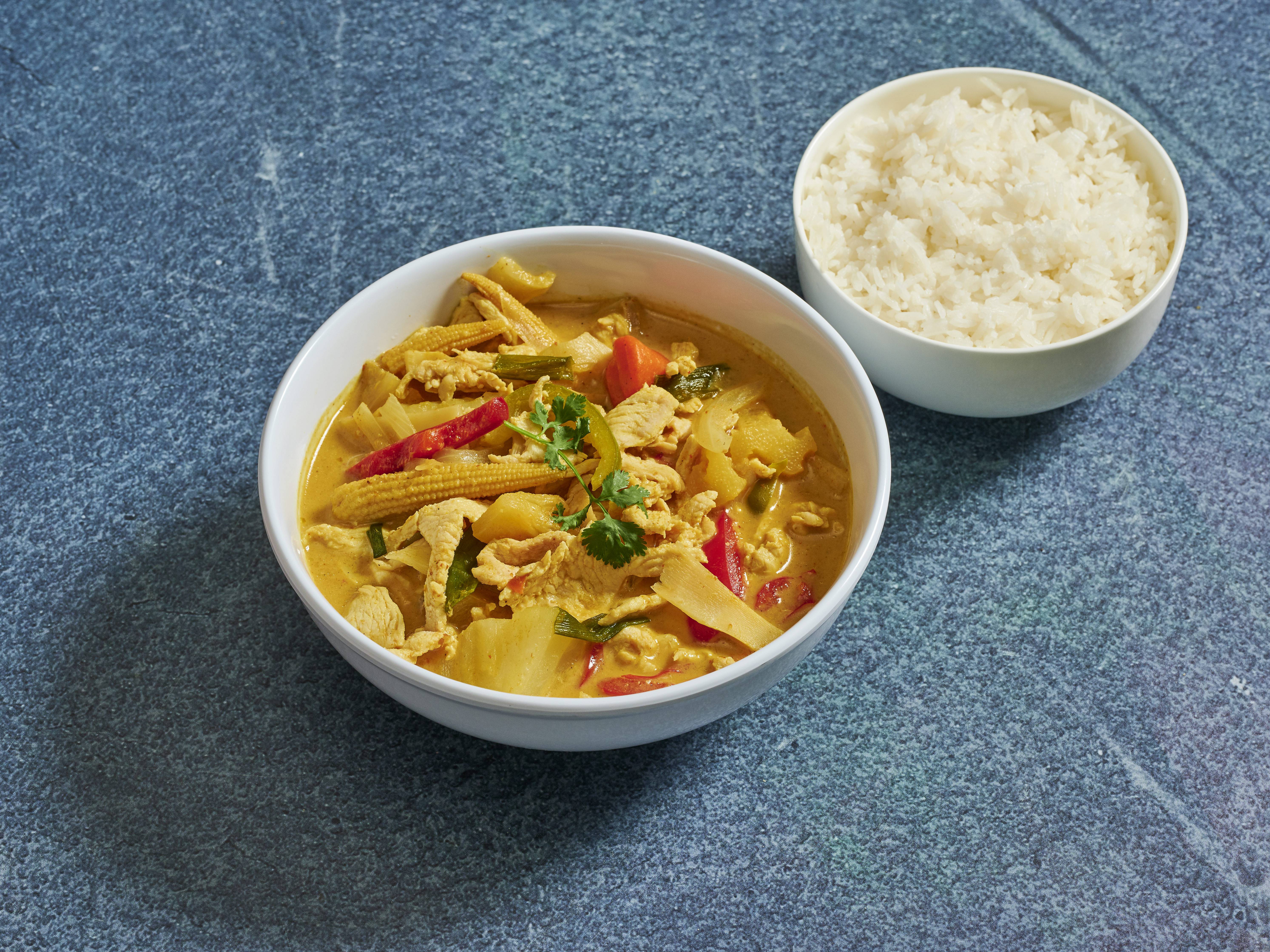 Order Yellow Curry food online from Thai Kitchen store, Irvine on bringmethat.com