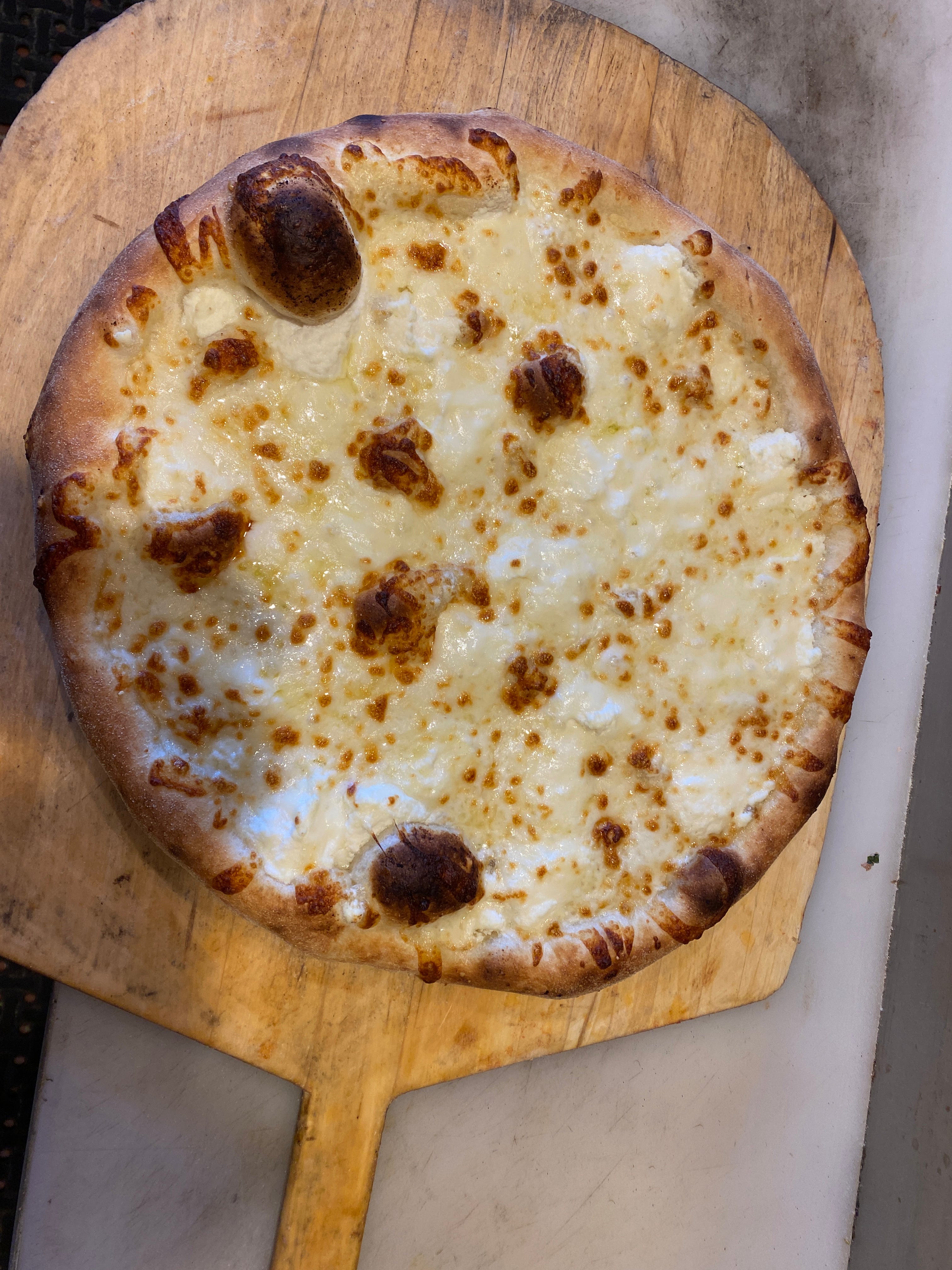 Order Mozzarella Cheese Pizza - Small 14'' food online from De Luca's Pizza store, San Diego on bringmethat.com
