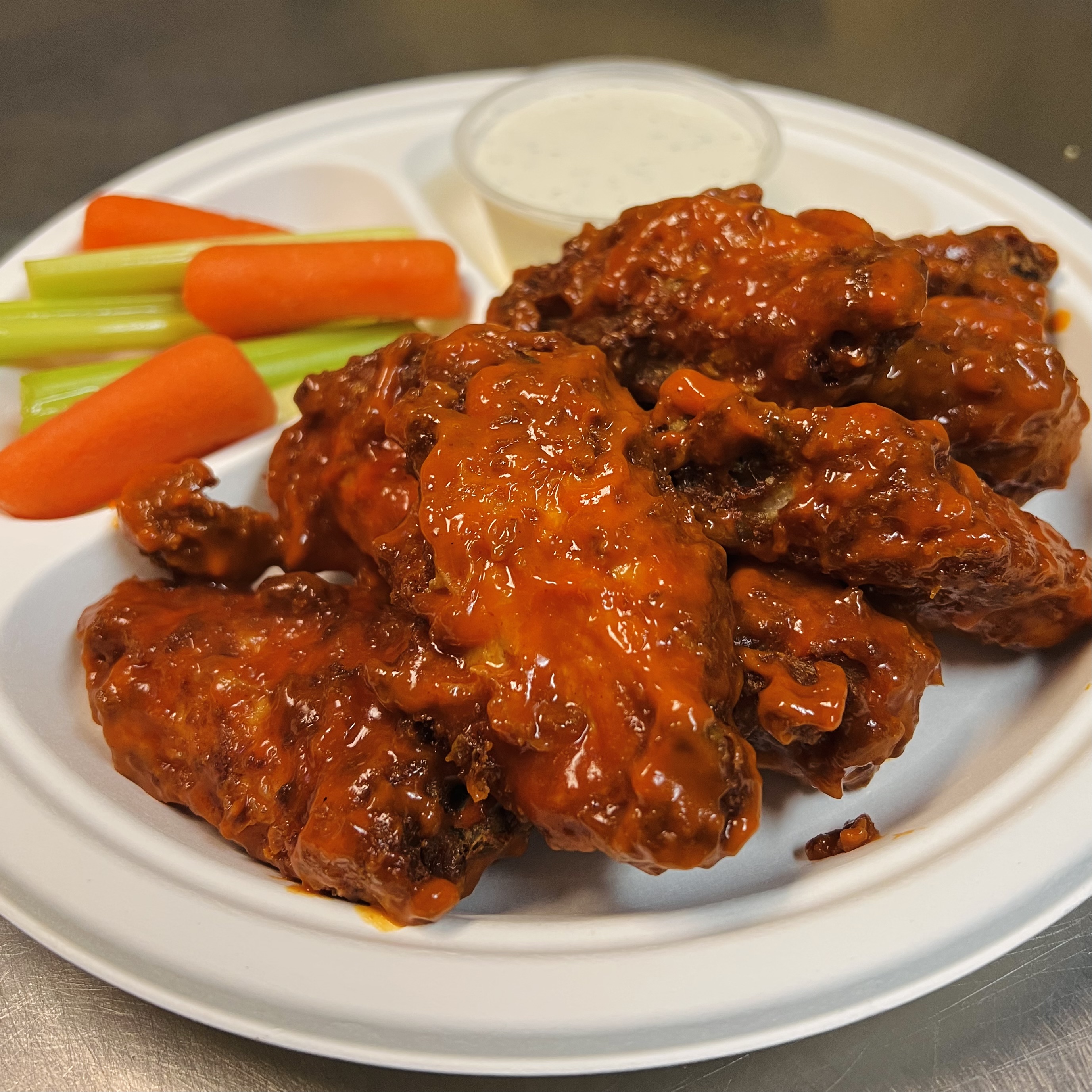 Order Traditional Crispy Wings food online from NoHo Pizza & Grill store, North Hollywood on bringmethat.com