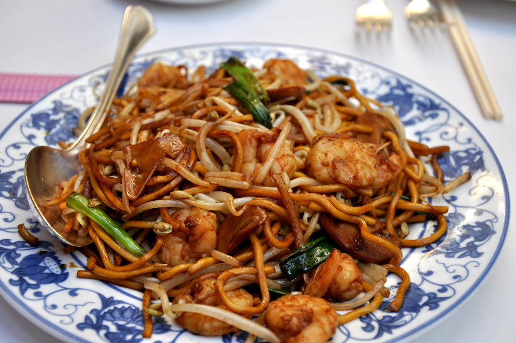 Order 101. Shrimp Chow Mein food online from King Wok Gourmet Asian store, Chicago on bringmethat.com