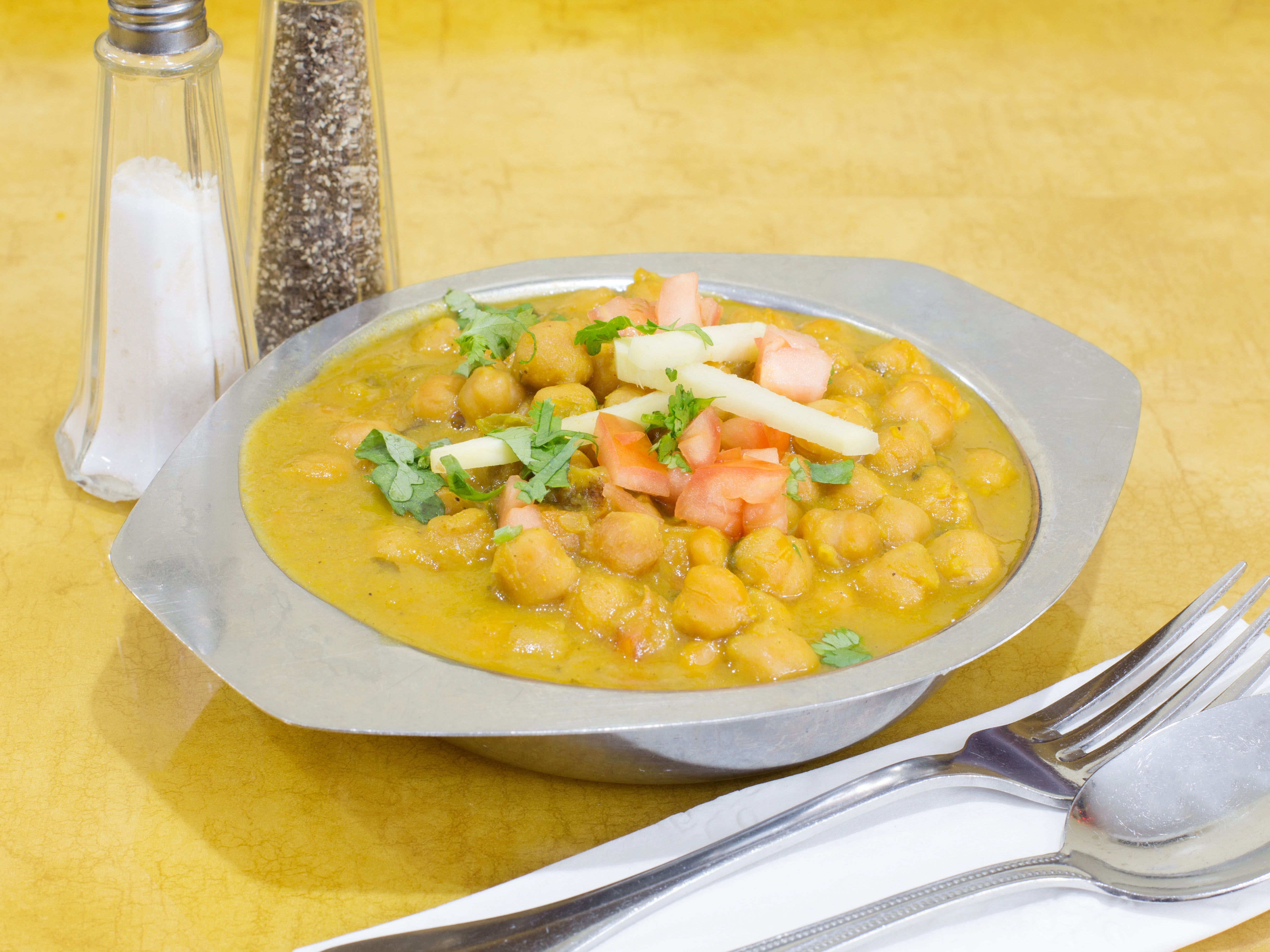 Order 21. Channa Masala Curry food online from Sapthagiri store, Jersey City on bringmethat.com