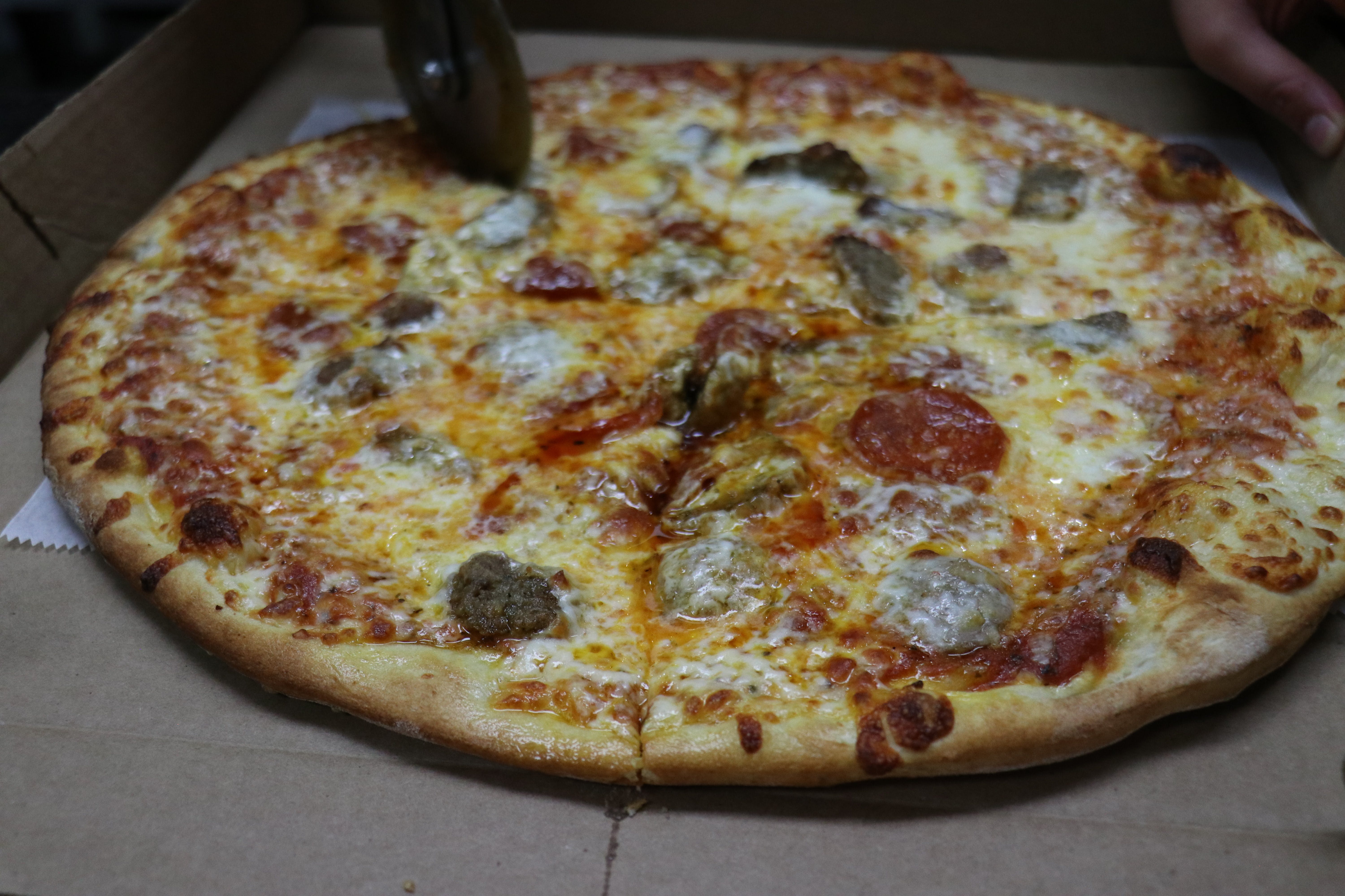 Order Triple Play Pizza - Small 10'' food online from The Village Grille store, Great Falls on bringmethat.com