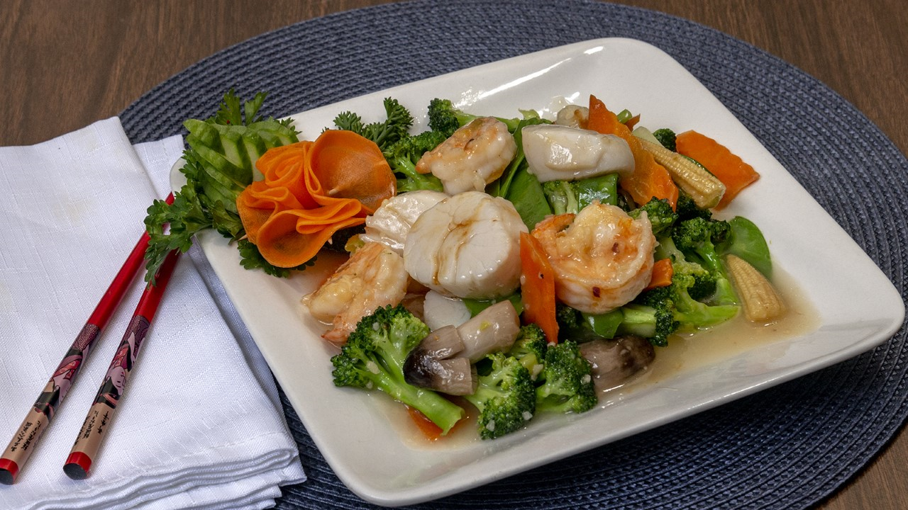 Order Chef's Seafood Combo food online from Hunan Taste store, Springfield on bringmethat.com