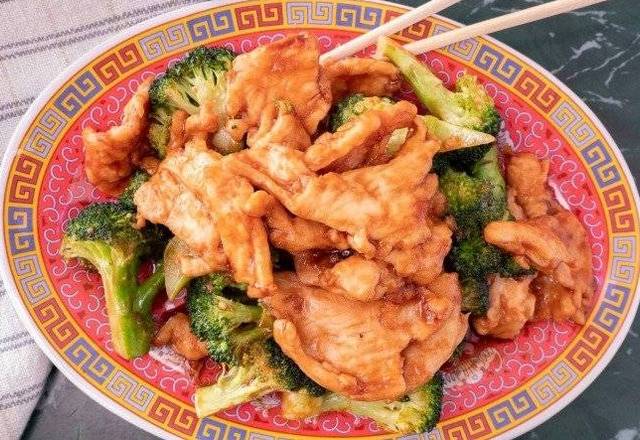 Order Chicken with Broccoli food online from Grace Chinese Food II store, New York on bringmethat.com