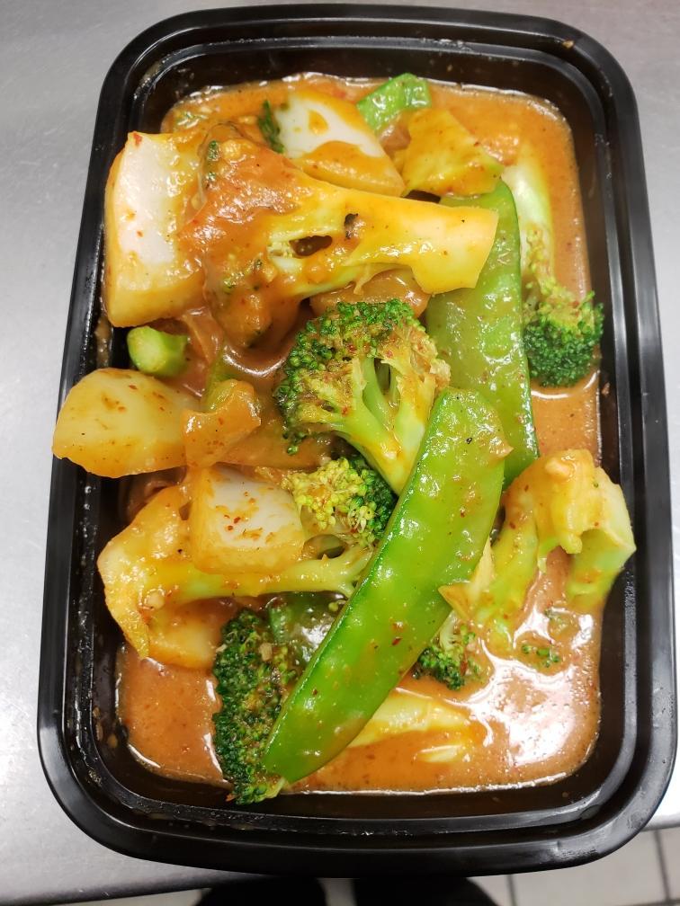 Order 35. Red Curry Mixed Vegetables food online from King Wok Gourmet Asian store, Chicago on bringmethat.com