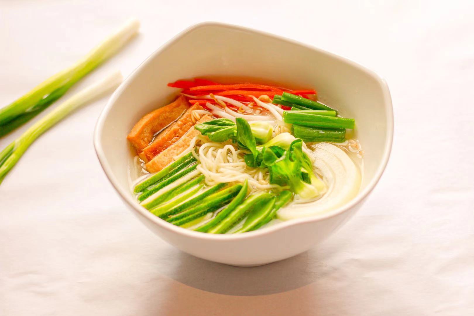 Order N8. Vegetable Ramen Soup 素拉面 food online from Noodle & I store, West Lafayette on bringmethat.com