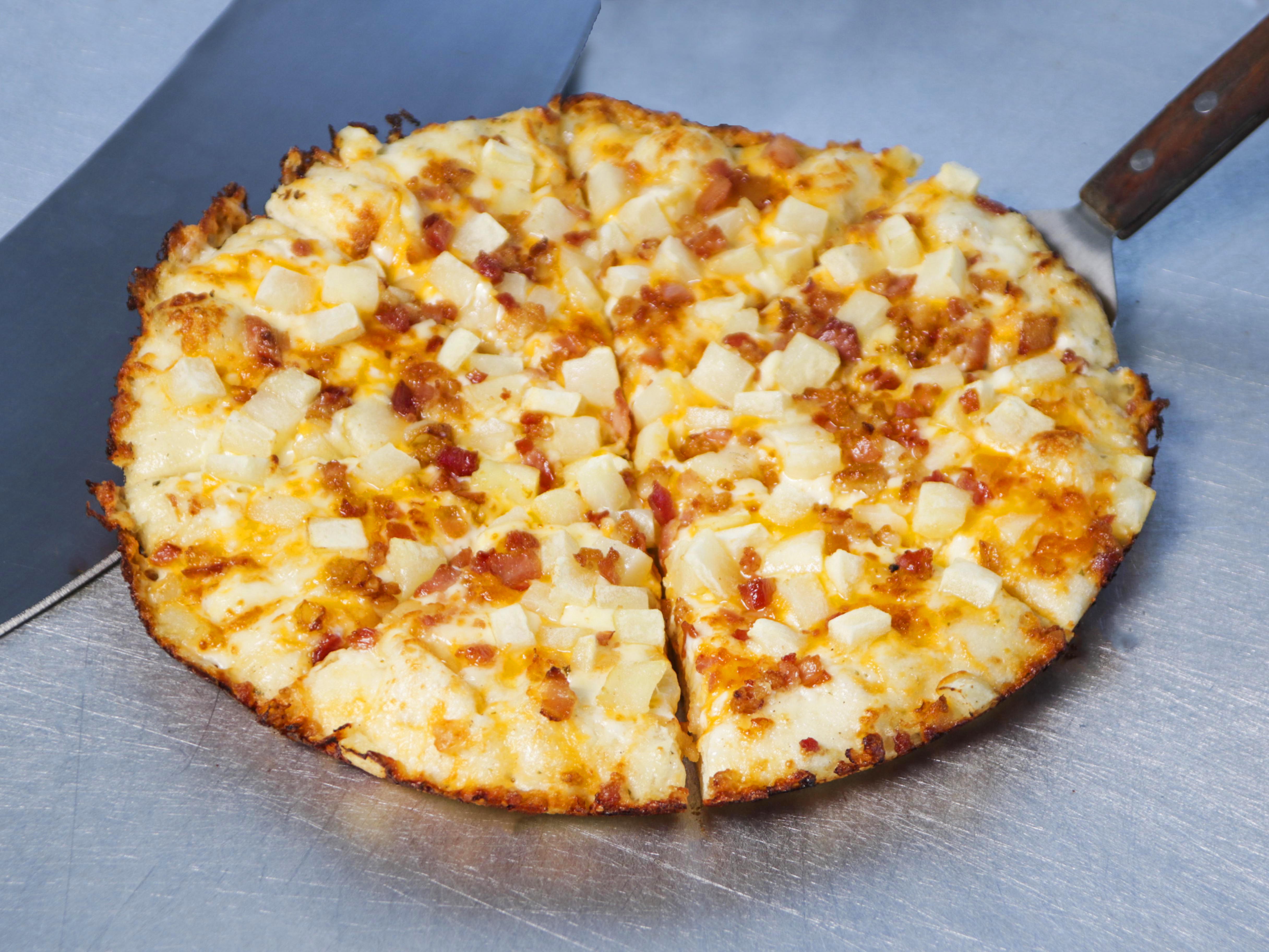 Order Twice Baked Potato Specialty Pizza food online from Dave Pizza Buffet store, New Baltimore on bringmethat.com