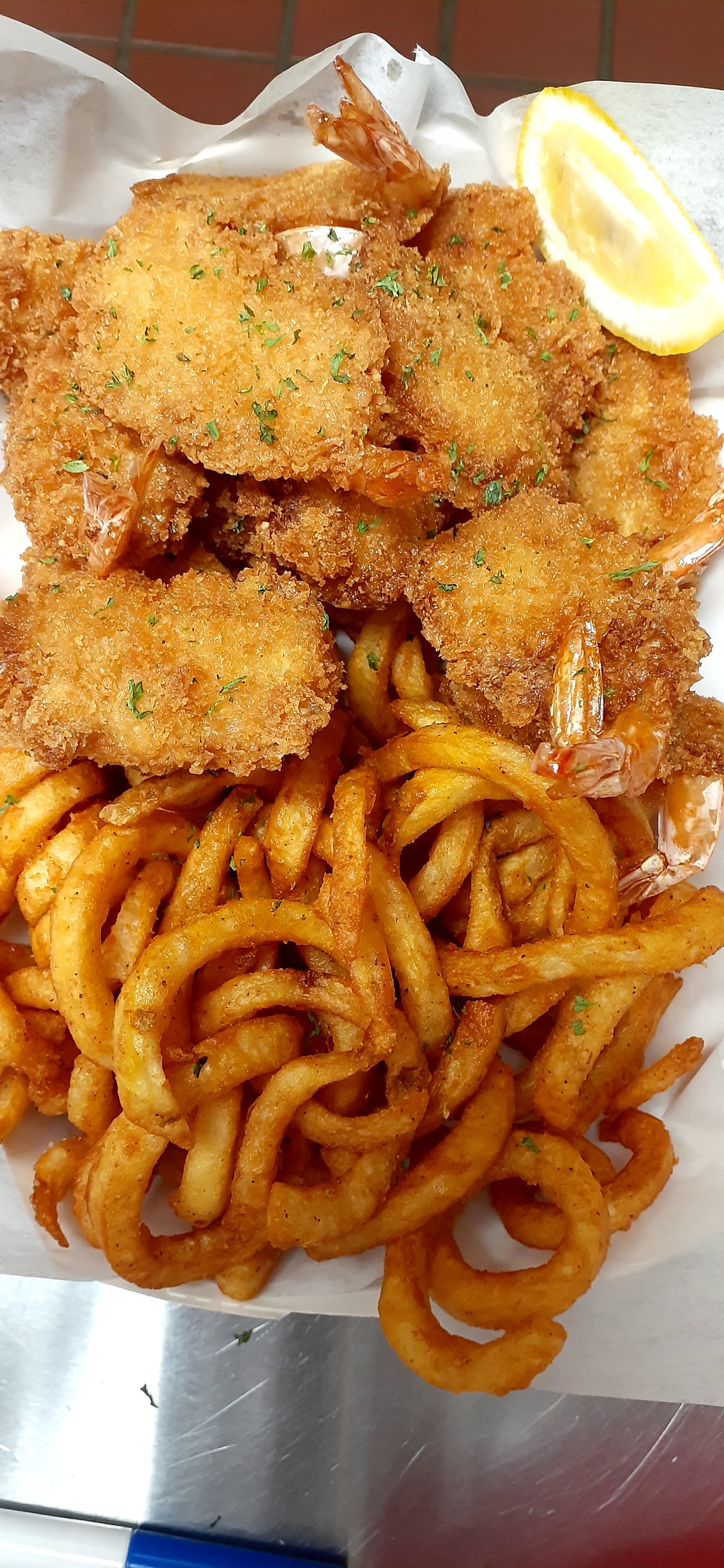 Order 6pc Jumbo Shrimp and Chips food online from Crunch And Munch Take Out store, Bridgeport on bringmethat.com