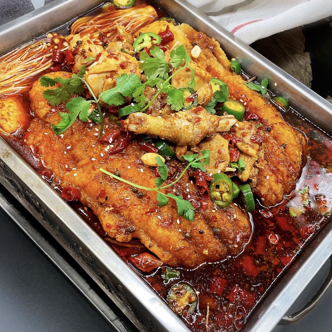 Order 蜀湘麻辣鸡公烤鱼 ️️️ BBQ fish fillet & chicken w/ garlic spicy sauce food online from Fashion Wok store, Foster City on bringmethat.com