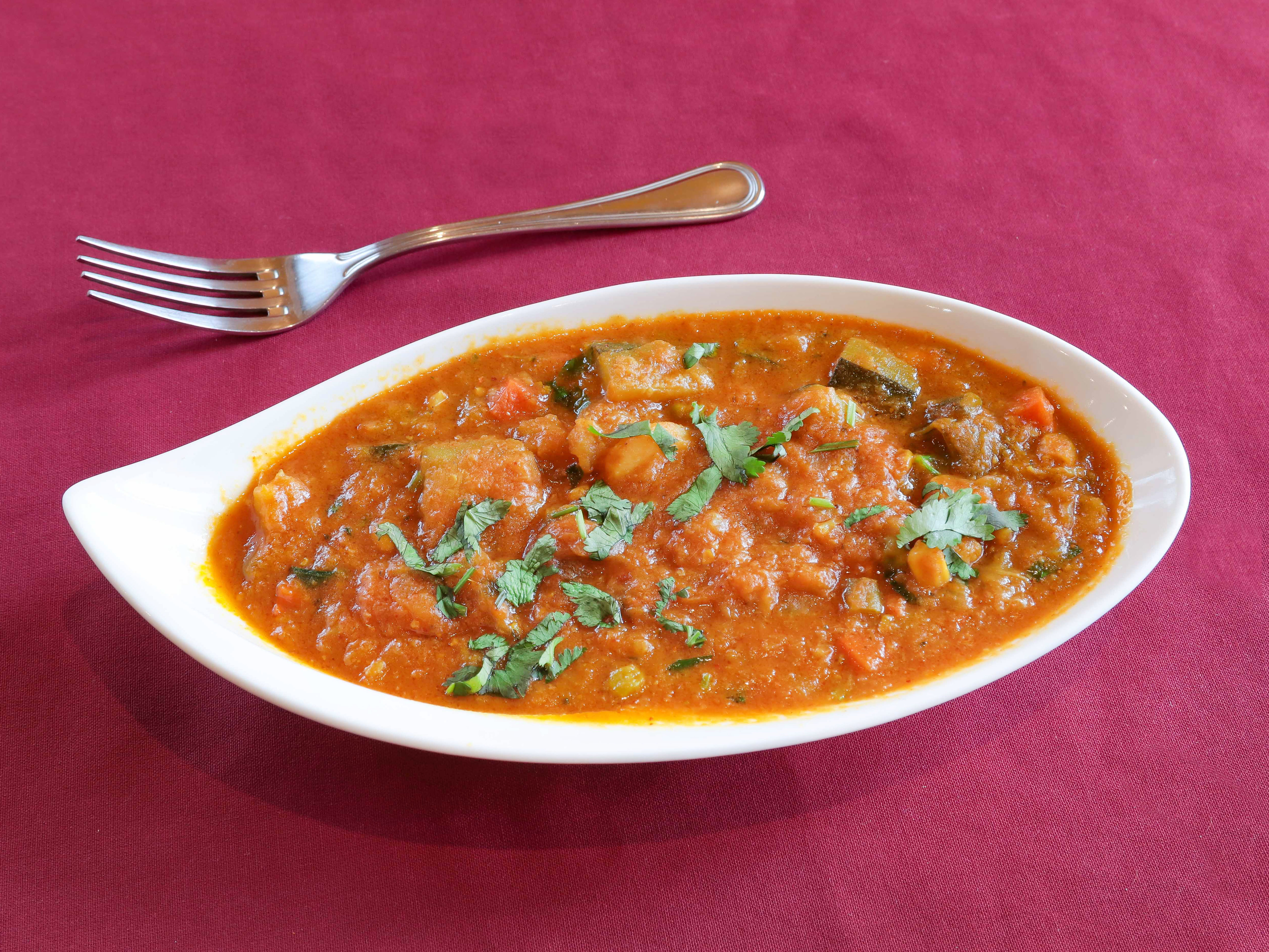 Order Mixed Vegetable Curry food online from Indian Sizzler store, Philadelphia on bringmethat.com