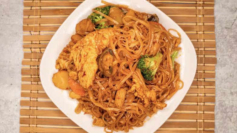 Order Spicy Chicken Thai Noodles food online from Asian Garden store, Cramerton on bringmethat.com