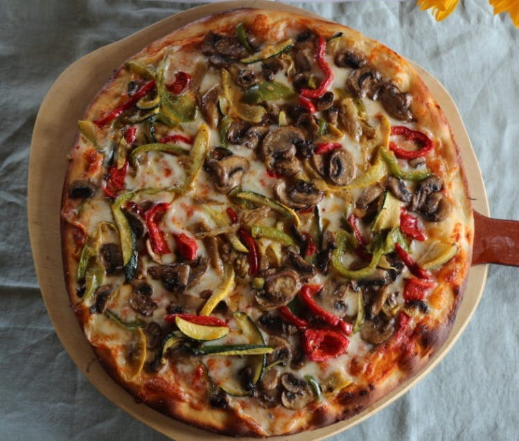 Order Vegetable Pizza - Small 10'' food online from Pasta Roma store, Los Angeles on bringmethat.com