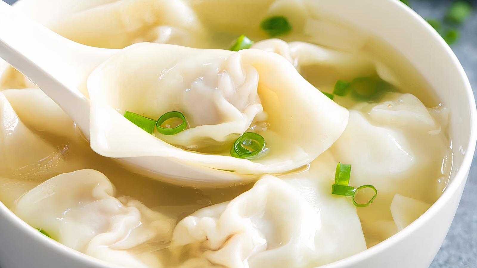 Order 13. Wonton Soup food online from Jade Express Chinese Restaurant store, Shreveport on bringmethat.com