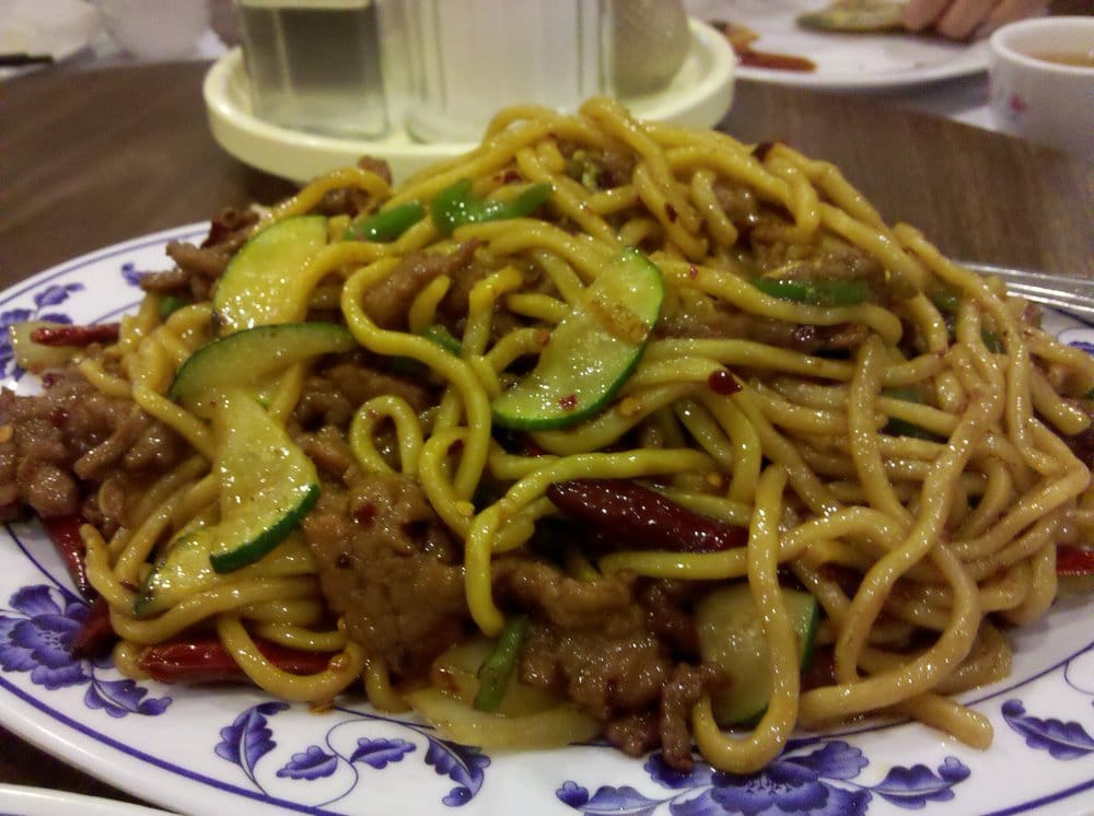 Order Saday Beef Chow Mein food online from Shandong Restaurant store, Oakland on bringmethat.com