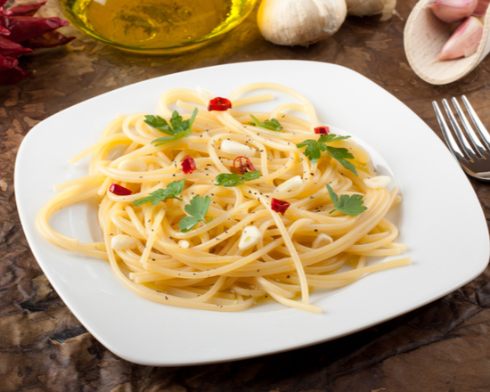 Order Garlic Pasta food online from Sienna's Italian Ristorante store, New York on bringmethat.com