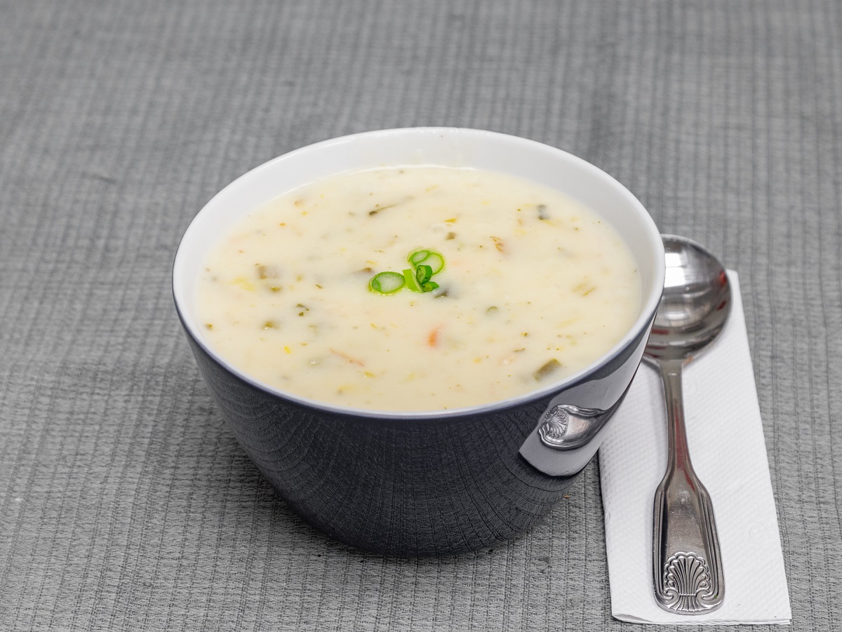 Order New England Clam Chowder food online from Hale And Hearty store, New York on bringmethat.com