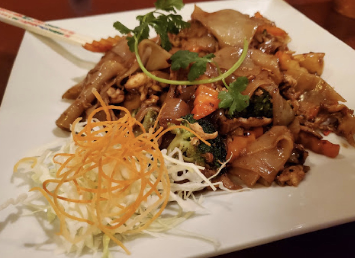Order N4. Pad See Ew  food online from Bangkok Orchid Thai Restaurant store, Irving on bringmethat.com