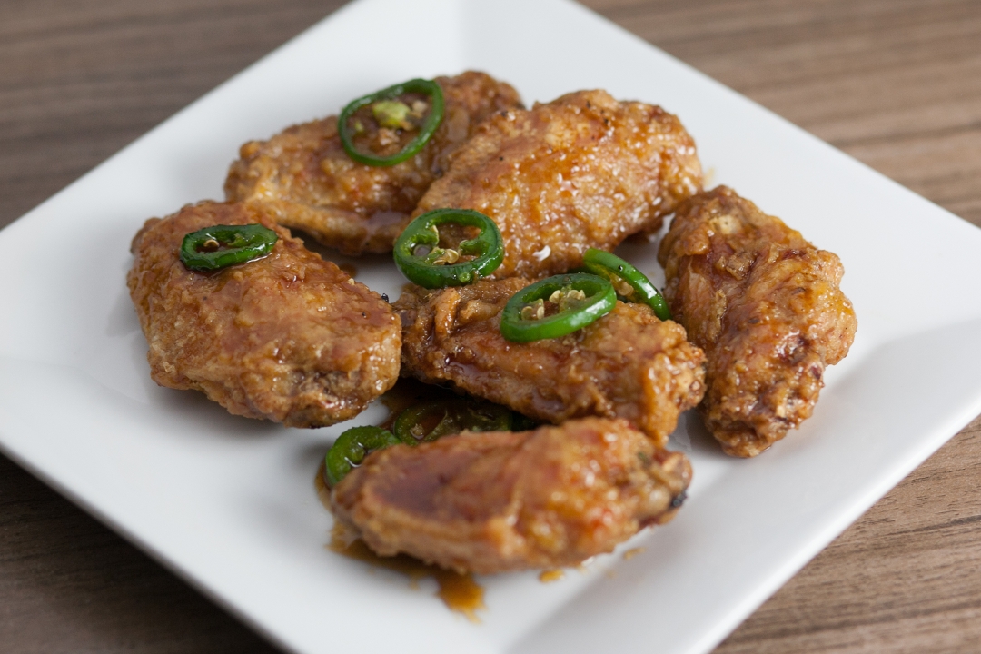 Order Chicken Wings food online from Golden Dragon store, Elk Grove on bringmethat.com