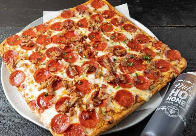 Order Queen Bee Pizza food online from Belo Pizzeria store, Eatontown on bringmethat.com
