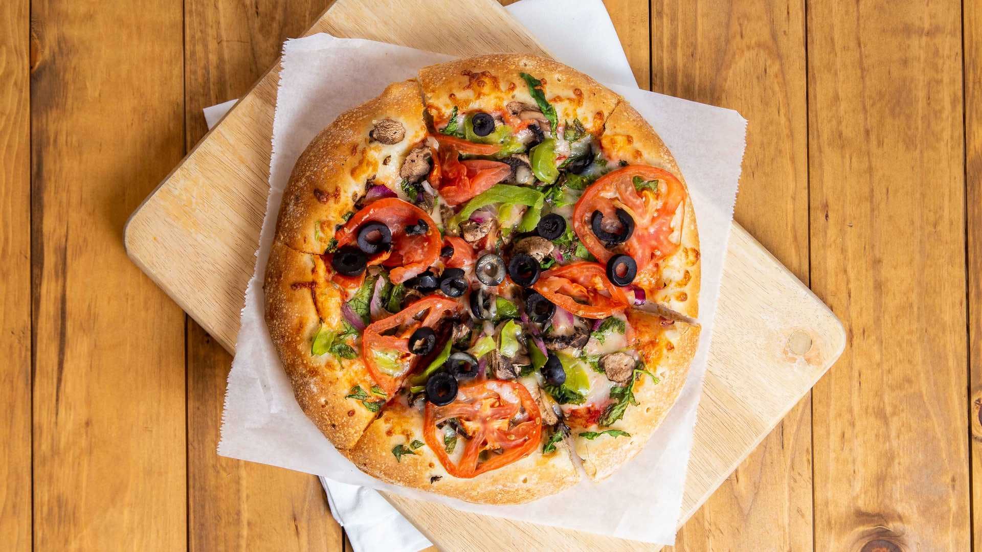 Order Vegetarian Pizza - Small 10'' food online from Abe's Pizza store, San Francisco on bringmethat.com