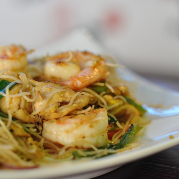 Order Sinagpore Mei Fun food online from KenShin Asian Diner store, Philadelphia on bringmethat.com